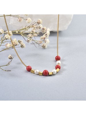 Nox Jewelry 14 Ayar Altın Kaplama Mercan Taşlı Inci ve Geometrik Küp Detaylı Gümüş Kolye - CNS00677