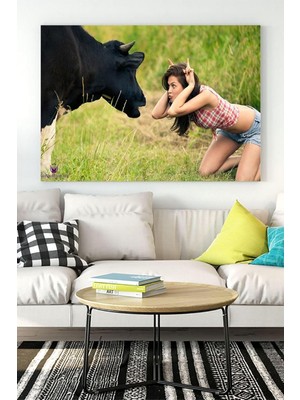 Teknocan (PSTER16278) Inek ve Kız Eğlenceli Mizahi Kanvas Tablo 40 x 60