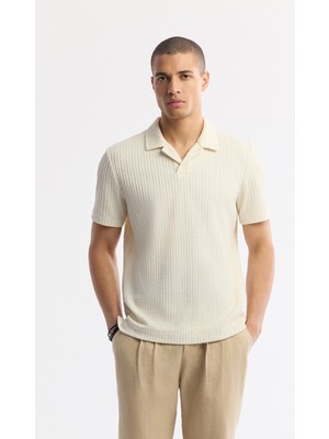 AVVA Erkek Ekru Apaj Yaka Jakarlı Keten Karışımlı Regular Fit T-Shirt A61Y1171