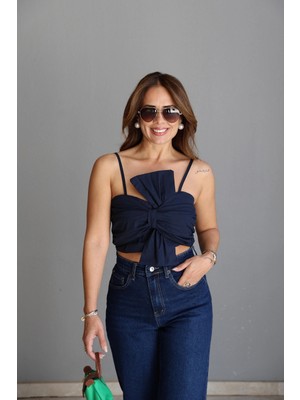 Purple By Banu Lacivert Fiyonk Detay Crop Bluz