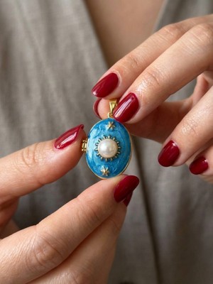 Museum Of You Kolye Ucu 14K Altın Kaplama Vintage Stil Mavi Mineli Madalyon Inci Detaylı