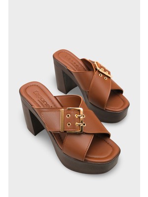 Capone Outfitters Marlo Platform Çapraz Bantlı Metal Tokalı Kadın Terlik