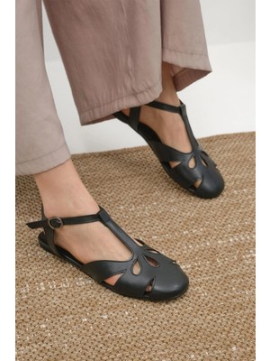 Mio Gusto Lotus Siyah Renk Lazer Kesimli Sandalet