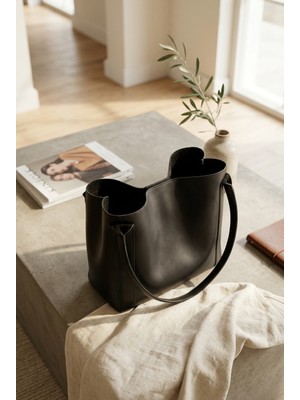 YUNUSOĞLU HOME Geniş Siyah Kadın Deri Omuz Çantası – Minimal Şık Günlük Tote Bag 45 cm