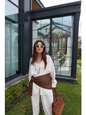 Özge Özgenç Kol Kısmı Dantelli Keten Gömlek
