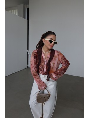 Özge Özgenç Desenli Boyundan Bağlamalı Tül Gömlek