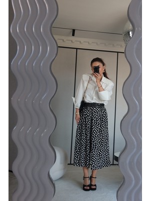 Özge Özgenç Puantiyeli Bermuda Pantolon