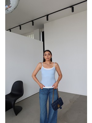 Özge Özgenç Parça Detaylı Çift Renk Atlet