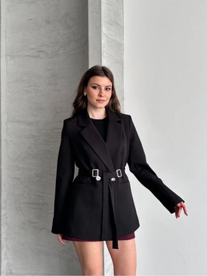 Vess Moda Çift Toka Detaylı Kuşaklı Blazer Ceket