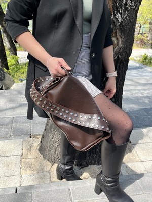 Butik Olea Rebel Zımbalı Kadın Omuz Çantası