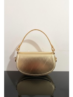 Gold Mini Kadın El & Omuz Çantası – Metallic Parlak Baguette Model Şık Davet Çantası