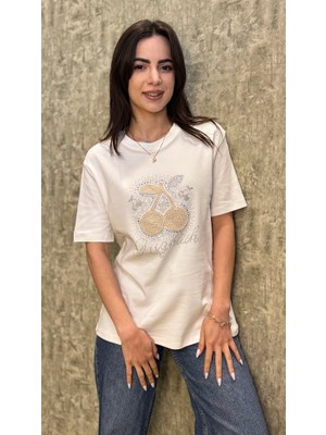 Leilaa Kiraz Işlemeli Bisiklet Yaka T-Shirt