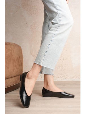Ellolita Luxury Shoes Loly Düz Oval Ağız Siyah Rugan Ortopedik Deri Babet