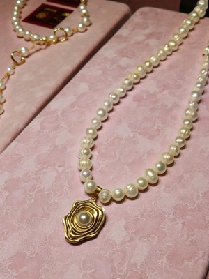 Lunel Accessory Çelik Tel Dizili Doğal Tatlı Su (Havuz) Incisi Kolye - Gold Modern Figürlü