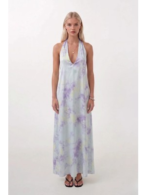 Asfaha Fashion Kadın Batik Desenli Boyundan Bağlamalı Sırt Dekolteli Saten Maxi Elbise