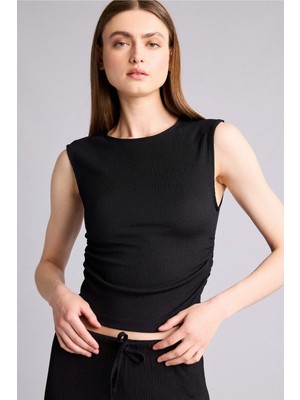 DeFacto Slim Fit Bisiklet Yaka Kırışık Dokulu Bluz H8059AX26SM