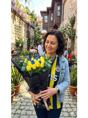 Sabrina Organizasyon Sarılı Islak Lale Çiçek Buketi