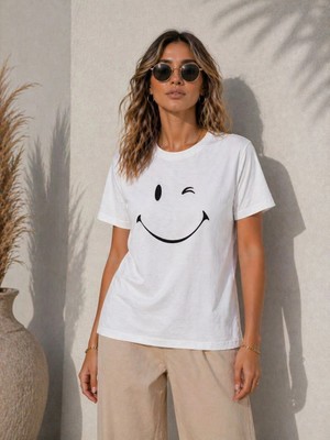 İlk El Grup Ieg™ Kadın Minimal Gülümseyen Yüz Baskılı Tişört Kısa Kol Yazlık T-Shirt - Beyaz