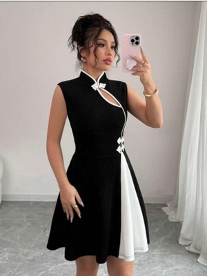 Dogutrend Kadın Yarım Balıkçı Yaka Pencere Dekolte ve Çift Renk Detay Mini Elbise