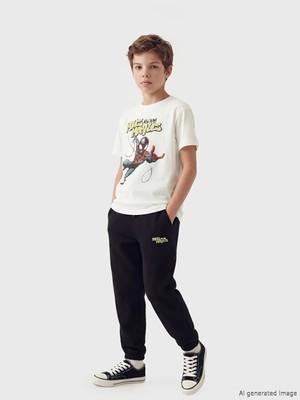 LC Waikiki Lcw Kids Beyaz Spider-Man Baskılı Erkek Çocuk Tişört ve Eşofman Altı
