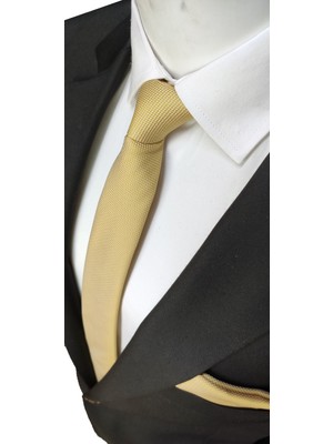 Elegante Cravatte Sarı Renk Armürlü Kravat Mikro Dokuma ile Şıklık ve Stil Sunuyor
