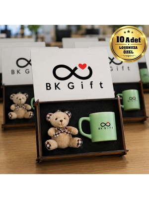 BK Gift Logonuza Özel 10 Adet Kutulu Yeşil Renk Fincan ve Ayıcık Anahtarlık Seti – Ahşap Kutulu Kurumsal Hediye Seti