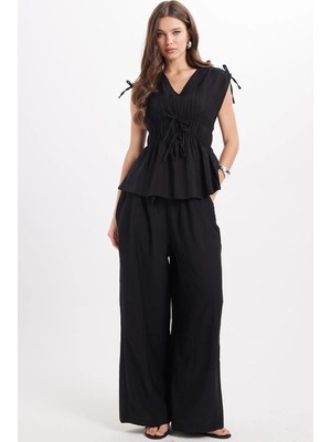 Tudors Kadın Standart Fit Normal Kesim V Yaka Beli Büzgülü Bağcıklı Bluz Geniş Paça Siyah Pantolon Takım