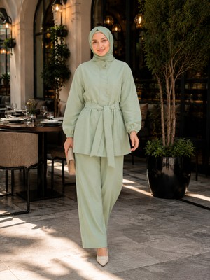 Esra Butik Açık Yeşil Ince Paraşüt Kumaş Gizli Fermuarlı Pantolonlu Takım