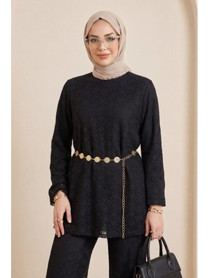 Moda Morfo Yuvarlak Yaka Kemerli Dantel Detaylı Astarlı Pantolonlu Takım -Siyah