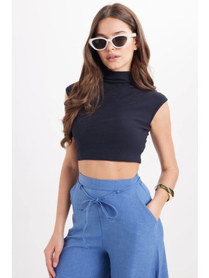 Tudors Kadın Slim Fit Dar Kesim Pamuklu Likralı Dik Yaka Sıfır Kol Yumuşak Dokulu Lacivert Crop Bluz
