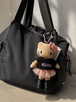 Belirtilmemiş Hello Kitty Blackpink Temalı Peluş Figür Çanta Aksesuarı ve Anahtarlık, Pembe Tütü Etekli