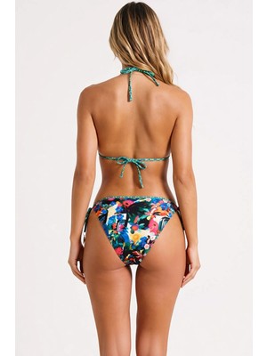 Benerly Kadın Bikini Takımı Çiçek Desenli Üçgen Kaplı Normal Bel Slip Kesim Regular Kalıp Aksesuarlı Örme
