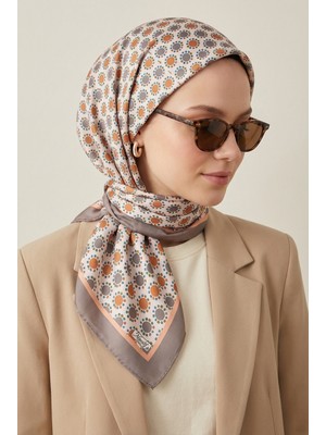 Mimelif Puantiye Desenli Twill Eşarp 90X90 – Ipeksi, Hafif ve Kaymaz Yapı