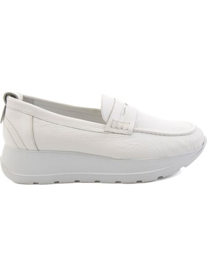 Bambi Beyaz Hakiki Deri Kadın Loafer Ayakkabı K01087246703