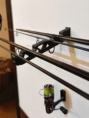 ModuLab 3D Duvara Monte Olta Standı – Balıkçı Kamışı Askılığı – 3D Baskı Olta Düzenleyici Raf Siyah