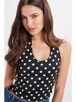 Tudors Kadın Standart Fit Normal Kesim Halter Yaka Kolsuz Puantiyeli Siyah Bluz