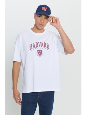Altınyıldız Classics Erkek Beyaz Harvard Lisanslı Oversize Bol Kesim %100 Pamuk Baskılı Bisiklet Yaka Tişört