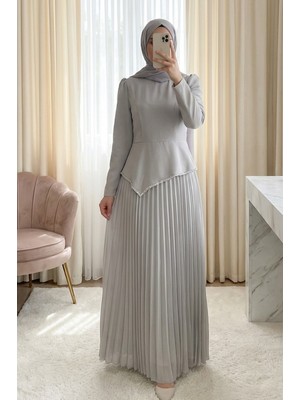 Moda Morfo Beli Asimetrik Kesim Taşlı Eteği Pliseli Krep Elbise -Taş