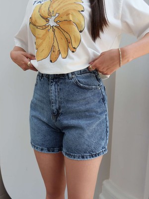 Esra Helvacı Yıkamalı Denim Şort