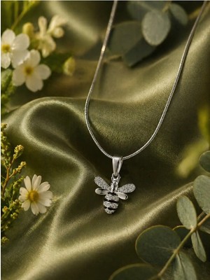 Sylvera Shop Işıltılı Taşlı Arı Figürlü Çelik Kolye (Gümüş Renk)