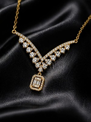 Sylvera Shop Işıltılı Taşlı V Model Luxury Çelik Kolye (Gold Renk)