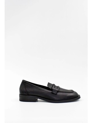 Deri Aksesuar Detaylı Deri Kadın Loafer
