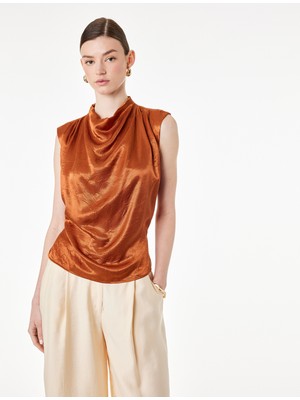 Koton Kolsuz Bağlamalı Kuşak Detaylı Dökümlü Dik Yaka Dokulu Saten Bluz