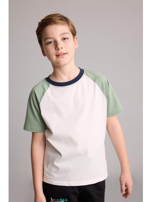 DeFacto %100 Pamuk New Regular Fit Bisiklet Yaka Kısa Kollu Tişört Erkek Çocuk H6383A826HS