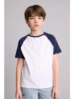 DeFacto %100 Pamuk New Regular Fit Bisiklet Yaka Kısa Kollu Tişört Erkek Çocuk H6383A826HS