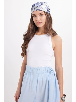Tudors Kadın Slim Fit Dar Kesim Pamuklu Askılı Bisiklet Yaka Beyaz Crop Atlet