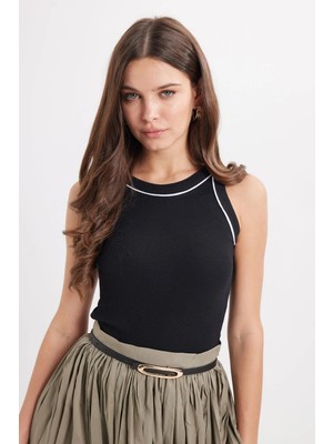 Tudors Kadın Slim Fit Dar Kesim Pamuklu Askılı Bisiklet Yaka Biyeli Siyah Crop Atlet