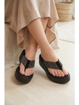 Fox Shoes Y973525409 Siyah Taş Detaylı Parmak Arası Kalın Tabanlı Kadın Terlik