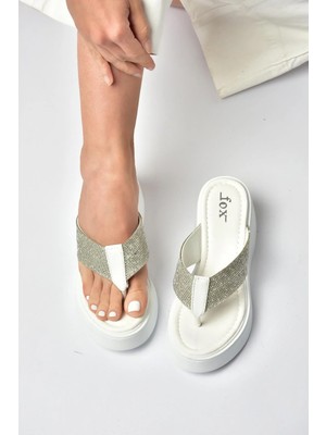 Fox Shoes Y973525309 Beyaz Taş Detaylı Parmak Arası Kalın Tabanlı Kadın Terlik