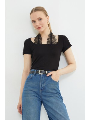 FullaModa Dantel Boyundan Bağlama Detaylı Slim Fit Bluz